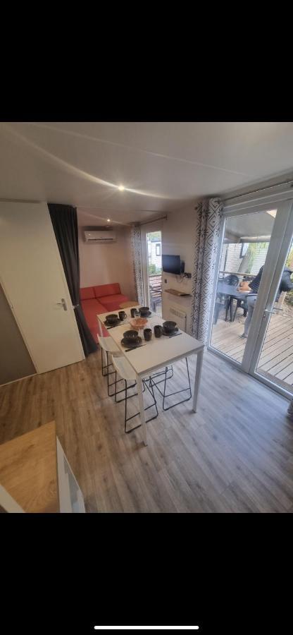 Camping 4 Etoiles Le Bosc Saint Cyrpien Mobil Home מראה חיצוני תמונה