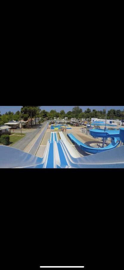 Camping 4 Etoiles Le Bosc Saint Cyrpien Mobil Home מראה חיצוני תמונה